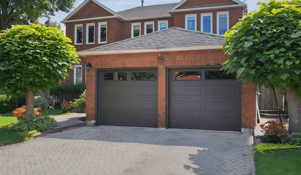 Pourquoi septembre est le meilleur moment pour entretenir ou remplacer votre porte de garage au Québec